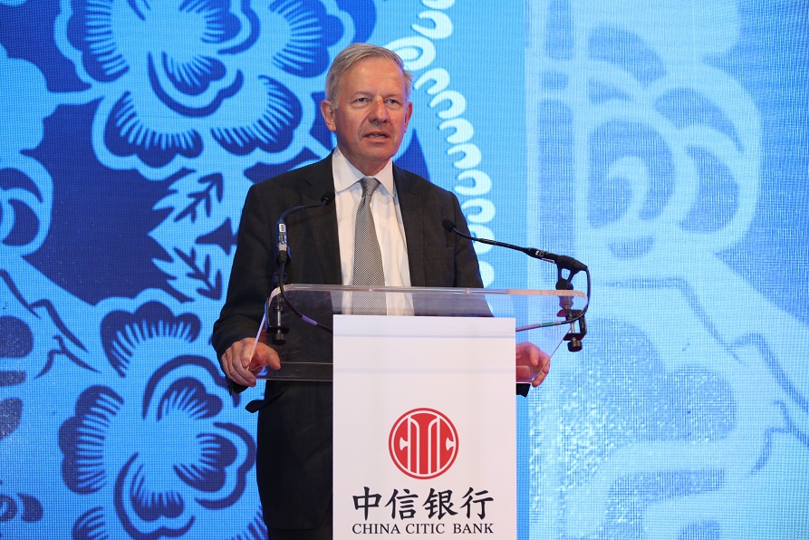 20190701173118.jpg 3. 英中商业协会继任主席谢拉德?考珀-科尔斯爵士致辞.jpg