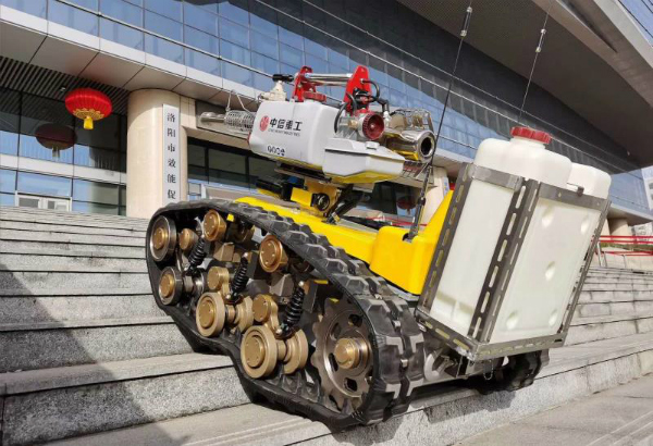 20200225367921.jpg ³ÏÐÅΪ±¾×¨Òµ·þÎñ ¹ÙÍøÖØ¹¤·ÀÒßÏû¶¾»úеÈËÔÚÂåÑôÊÐÃñÖ®¼Ò¡°ÉÏ¸Ú ¡±1.jpg